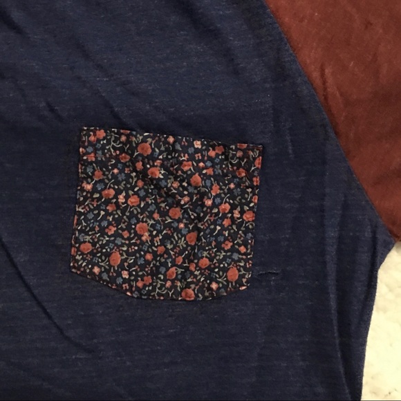 T-shirt with pocket - Picture 3 of 3